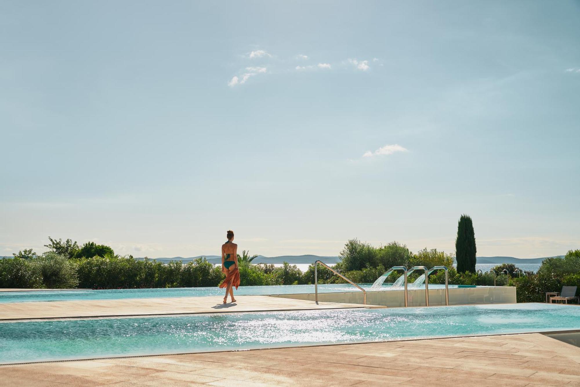 Falkensteiner Hotel & Spa Iadera Petrčane Dış mekan fotoğraf The swimming pool at the hotel