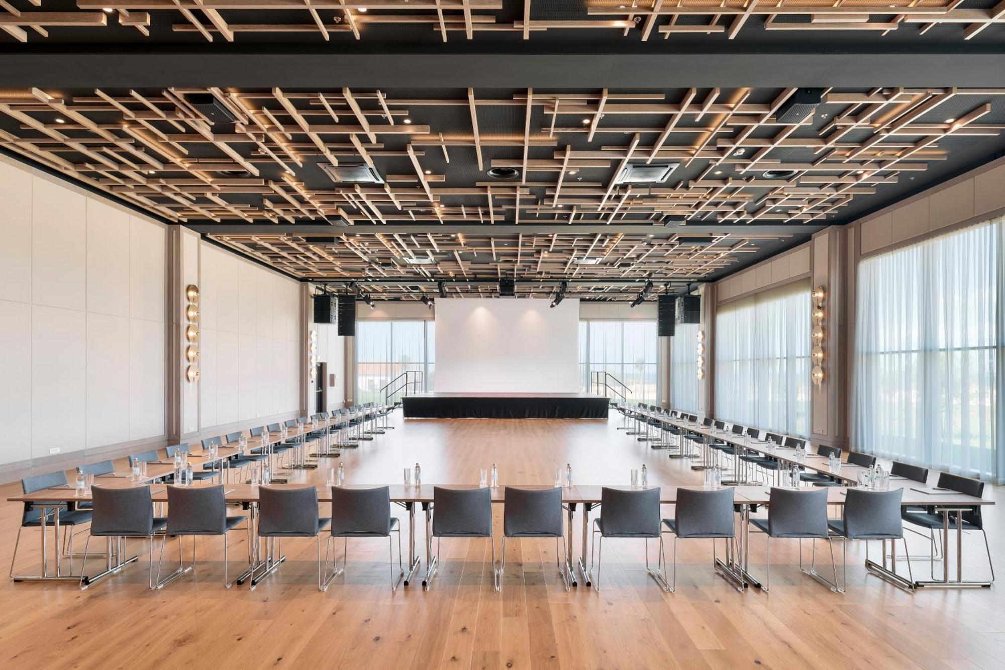 Falkensteiner Hotel & Spa Iadera Petrčane Dış mekan fotoğraf The 100-seat auditorium